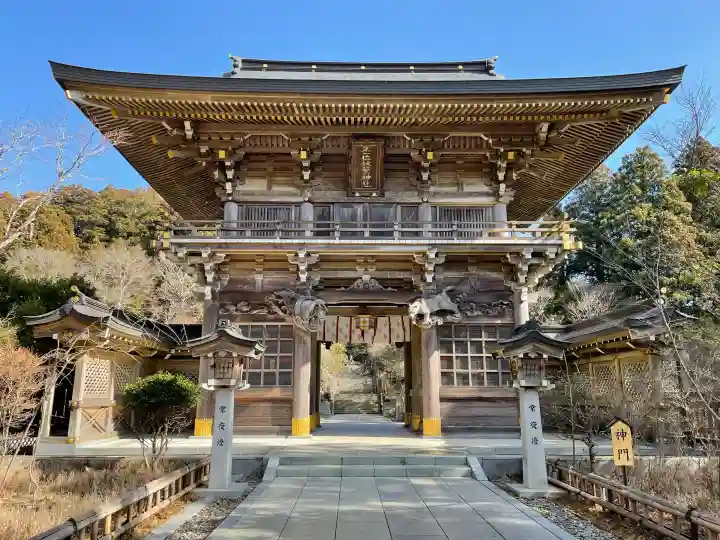 秋葉山本宮 秋葉神社 上社の{uncategorized: "未分類", other: "その他", undefined: "問題あり", building: "その他建物", grave: "お墓", sacred_gate: "鳥居", guardian: "狛犬", statue: "像", buddha: "仏像", history: "歴史", nature: "自然", garden: "庭園", animal: "動物", pagoda: "塔", temizu: "手水舎", mountain_gate: "山門・神門", sanctuary: "本殿・本堂", subordinate: "末社・摂社", art: "芸術", scenery: "景色", jizo: "地蔵", ema: "絵馬", goshuin: "御朱印", omikuji: "おみくじ", items: "授与品その他", amulet: "お守り", goshuincho: "御朱印帳", eats: "食事", festival: "お祭り", votive_dance: "神楽", shichigosan: "七五三参", wedding: "結婚式", experience: "体験その他", initially: "初詣", around: "周辺", anti_infection: "感染症対策"}