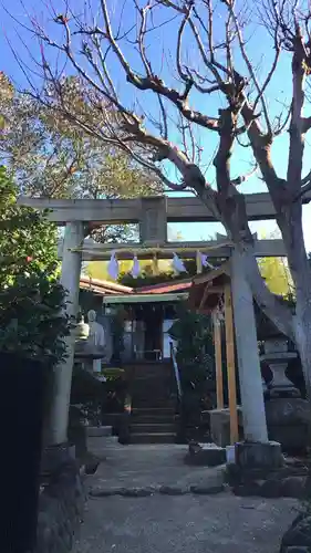 横浜御嶽神社の鳥居