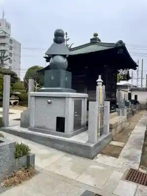 観音寺の{uncategorized: "未分類", other: "その他", undefined: "問題あり", building: "その他建物", grave: "お墓", sacred_gate: "鳥居", guardian: "狛犬", statue: "像", buddha: "仏像", history: "歴史", nature: "自然", garden: "庭園", animal: "動物", pagoda: "塔", temizu: "手水舎", mountain_gate: "山門・神門", sanctuary: "本殿・本堂", subordinate: "末社・摂社", art: "芸術", scenery: "景色", jizo: "地蔵", ema: "絵馬", goshuin: "御朱印", omikuji: "おみくじ", items: "授与品その他", amulet: "お守り", goshuincho: "御朱印帳", eats: "食事", festival: "お祭り", votive_dance: "神楽", shichigosan: "七五三参", wedding: "結婚式", experience: "体験その他", initially: "初詣", around: "周辺", anti_infection: "感染症対策"}