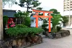 三囲神社の鳥居