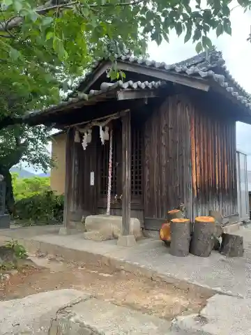 疱瘡神社の{uncategorized: "未分類", other: "その他", undefined: "問題あり", building: "その他建物", grave: "お墓", sacred_gate: "鳥居", guardian: "狛犬", statue: "像", buddha: "仏像", history: "歴史", nature: "自然", garden: "庭園", animal: "動物", pagoda: "塔", temizu: "手水舎", mountain_gate: "山門・神門", sanctuary: "本殿・本堂", subordinate: "末社・摂社", art: "芸術", scenery: "景色", jizo: "地蔵", ema: "絵馬", goshuin: "御朱印", omikuji: "おみくじ", items: "授与品その他", amulet: "お守り", goshuincho: "御朱印帳", eats: "食事", festival: "お祭り", votive_dance: "神楽", shichigosan: "七五三参", wedding: "結婚式", experience: "体験その他", initially: "初詣", around: "周辺", anti_infection: "感染症対策"}