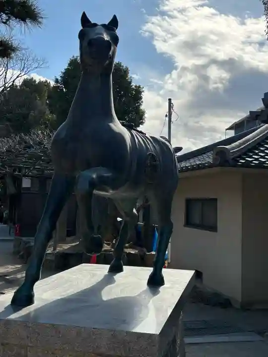 藤森神社の{uncategorized: "未分類", other: "その他", undefined: "問題あり", building: "その他建物", grave: "お墓", sacred_gate: "鳥居", guardian: "狛犬", statue: "像", buddha: "仏像", history: "歴史", nature: "自然", garden: "庭園", animal: "動物", pagoda: "塔", temizu: "手水舎", mountain_gate: "山門・神門", sanctuary: "本殿・本堂", subordinate: "末社・摂社", art: "芸術", scenery: "景色", jizo: "地蔵", ema: "絵馬", goshuin: "御朱印", omikuji: "おみくじ", items: "授与品その他", amulet: "お守り", goshuincho: "御朱印帳", eats: "食事", festival: "お祭り", votive_dance: "神楽", shichigosan: "七五三参", wedding: "結婚式", experience: "体験その他", initially: "初詣", around: "周辺", anti_infection: "感染症対策"}