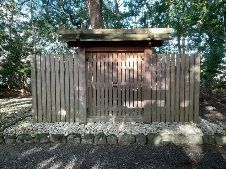 河原神社(豊受大神宮摂社)・毛理神社(豊受大神宮末社)の{uncategorized: "未分類", other: "その他", undefined: "問題あり", building: "その他建物", grave: "お墓", sacred_gate: "鳥居", guardian: "狛犬", statue: "像", buddha: "仏像", history: "歴史", nature: "自然", garden: "庭園", animal: "動物", pagoda: "塔", temizu: "手水舎", mountain_gate: "山門・神門", sanctuary: "本殿・本堂", subordinate: "末社・摂社", art: "芸術", scenery: "景色", jizo: "地蔵", ema: "絵馬", goshuin: "御朱印", omikuji: "おみくじ", items: "授与品その他", amulet: "お守り", goshuincho: "御朱印帳", eats: "食事", festival: "お祭り", votive_dance: "神楽", shichigosan: "七五三参", wedding: "結婚式", experience: "体験その他", initially: "初詣", around: "周辺", anti_infection: "感染症対策"}