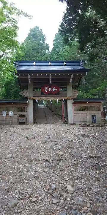 七面山敬慎院の山門・神門