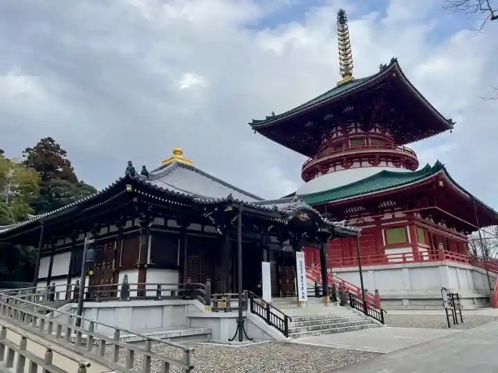 成田山新勝寺の{uncategorized: "未分類", other: "その他", undefined: "問題あり", building: "その他建物", grave: "お墓", sacred_gate: "鳥居", guardian: "狛犬", statue: "像", buddha: "仏像", history: "歴史", nature: "自然", garden: "庭園", animal: "動物", pagoda: "塔", temizu: "手水舎", mountain_gate: "山門・神門", sanctuary: "本殿・本堂", subordinate: "末社・摂社", art: "芸術", scenery: "景色", jizo: "地蔵", ema: "絵馬", goshuin: "御朱印", omikuji: "おみくじ", items: "授与品その他", amulet: "お守り", goshuincho: "御朱印帳", eats: "食事", festival: "お祭り", votive_dance: "神楽", shichigosan: "七五三参", wedding: "結婚式", experience: "体験その他", initially: "初詣", around: "周辺", anti_infection: "感染症対策"}