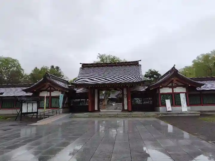 北海道護國神社の山門・神門