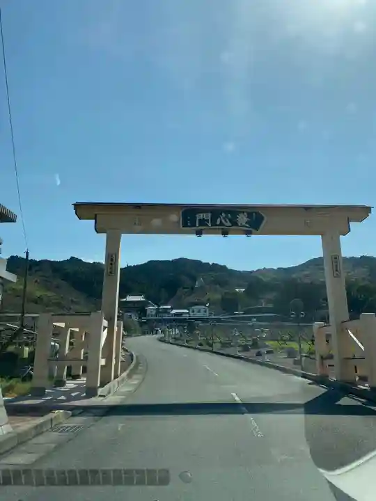 本佛寺の山門・神門