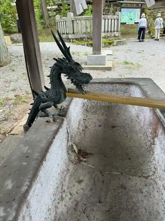 諏訪大社上社前宮の手水舎