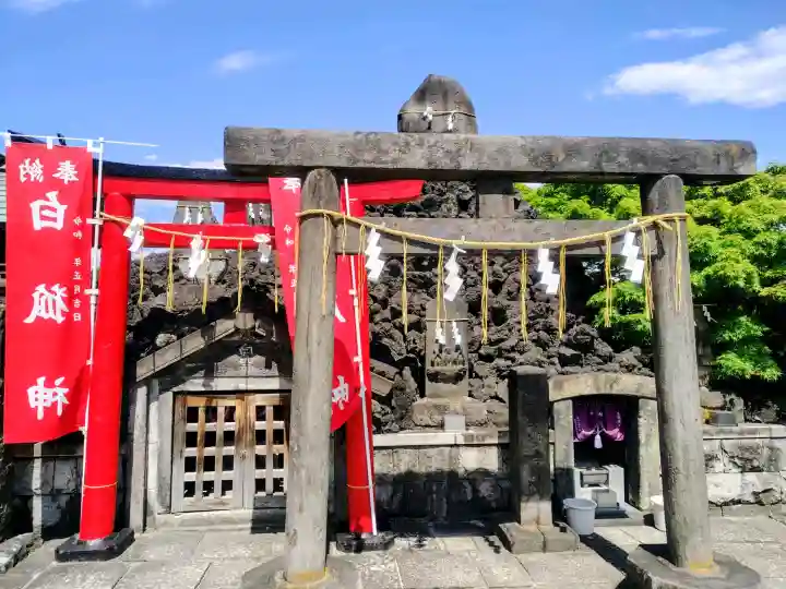 石濱神社の{uncategorized: "未分類", other: "その他", undefined: "問題あり", building: "その他建物", grave: "お墓", sacred_gate: "鳥居", guardian: "狛犬", statue: "像", buddha: "仏像", history: "歴史", nature: "自然", garden: "庭園", animal: "動物", pagoda: "塔", temizu: "手水舎", mountain_gate: "山門・神門", sanctuary: "本殿・本堂", subordinate: "末社・摂社", art: "芸術", scenery: "景色", jizo: "地蔵", ema: "絵馬", goshuin: "御朱印", omikuji: "おみくじ", items: "授与品その他", amulet: "お守り", goshuincho: "御朱印帳", eats: "食事", festival: "お祭り", votive_dance: "神楽", shichigosan: "七五三参", wedding: "結婚式", experience: "体験その他", initially: "初詣", around: "周辺", anti_infection: "感染症対策"}