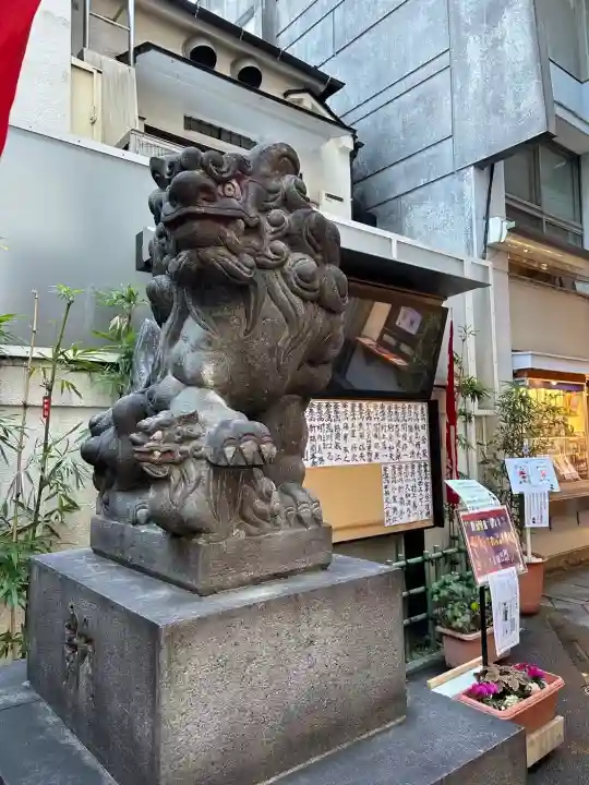 烏森神社の{uncategorized: "未分類", other: "その他", undefined: "問題あり", building: "その他建物", grave: "お墓", sacred_gate: "鳥居", guardian: "狛犬", statue: "像", buddha: "仏像", history: "歴史", nature: "自然", garden: "庭園", animal: "動物", pagoda: "塔", temizu: "手水舎", mountain_gate: "山門・神門", sanctuary: "本殿・本堂", subordinate: "末社・摂社", art: "芸術", scenery: "景色", jizo: "地蔵", ema: "絵馬", goshuin: "御朱印", omikuji: "おみくじ", items: "授与品その他", amulet: "お守り", goshuincho: "御朱印帳", eats: "食事", festival: "お祭り", votive_dance: "神楽", shichigosan: "七五三参", wedding: "結婚式", experience: "体験その他", initially: "初詣", around: "周辺", anti_infection: "感染症対策"}