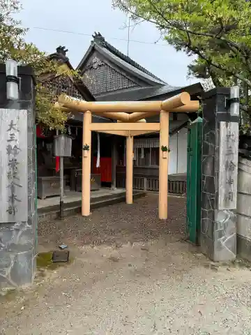 大神教本院の{uncategorized: "未分類", other: "その他", undefined: "問題あり", building: "その他建物", grave: "お墓", sacred_gate: "鳥居", guardian: "狛犬", statue: "像", buddha: "仏像", history: "歴史", nature: "自然", garden: "庭園", animal: "動物", pagoda: "塔", temizu: "手水舎", mountain_gate: "山門・神門", sanctuary: "本殿・本堂", subordinate: "末社・摂社", art: "芸術", scenery: "景色", jizo: "地蔵", ema: "絵馬", goshuin: "御朱印", omikuji: "おみくじ", items: "授与品その他", amulet: "お守り", goshuincho: "御朱印帳", eats: "食事", festival: "お祭り", votive_dance: "神楽", shichigosan: "七五三参", wedding: "結婚式", experience: "体験その他", initially: "初詣", around: "周辺", anti_infection: "感染症対策"}
