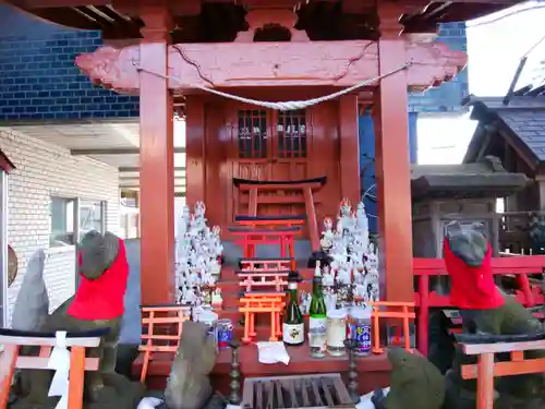 共栄稲荷神社の末社・摂社