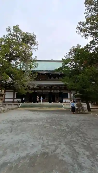 円覚寺の{uncategorized: "未分類", other: "その他", undefined: "問題あり", building: "その他建物", grave: "お墓", sacred_gate: "鳥居", guardian: "狛犬", statue: "像", buddha: "仏像", history: "歴史", nature: "自然", garden: "庭園", animal: "動物", pagoda: "塔", temizu: "手水舎", mountain_gate: "山門・神門", sanctuary: "本殿・本堂", subordinate: "末社・摂社", art: "芸術", scenery: "景色", jizo: "地蔵", ema: "絵馬", goshuin: "御朱印", omikuji: "おみくじ", items: "授与品その他", amulet: "お守り", goshuincho: "御朱印帳", eats: "食事", festival: "お祭り", votive_dance: "神楽", shichigosan: "七五三参", wedding: "結婚式", experience: "体験その他", initially: "初詣", around: "周辺", anti_infection: "感染症対策"}