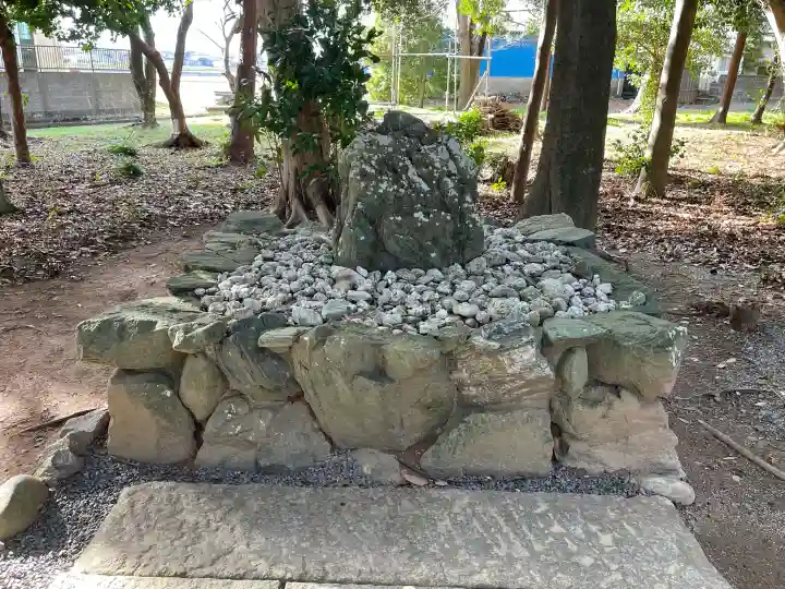 ニ木神社の{uncategorized: "未分類", other: "その他", undefined: "問題あり", building: "その他建物", grave: "お墓", sacred_gate: "鳥居", guardian: "狛犬", statue: "像", buddha: "仏像", history: "歴史", nature: "自然", garden: "庭園", animal: "動物", pagoda: "塔", temizu: "手水舎", mountain_gate: "山門・神門", sanctuary: "本殿・本堂", subordinate: "末社・摂社", art: "芸術", scenery: "景色", jizo: "地蔵", ema: "絵馬", goshuin: "御朱印", omikuji: "おみくじ", items: "授与品その他", amulet: "お守り", goshuincho: "御朱印帳", eats: "食事", festival: "お祭り", votive_dance: "神楽", shichigosan: "七五三参", wedding: "結婚式", experience: "体験その他", initially: "初詣", around: "周辺", anti_infection: "感染症対策"}