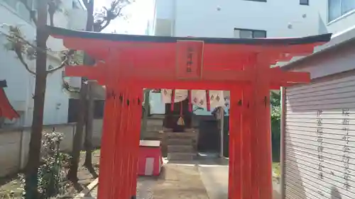 伊富稲荷神社の鳥居
