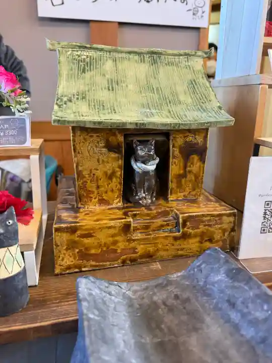 ねこ神社の{uncategorized: "未分類", other: "その他", undefined: "問題あり", building: "その他建物", grave: "お墓", sacred_gate: "鳥居", guardian: "狛犬", statue: "像", buddha: "仏像", history: "歴史", nature: "自然", garden: "庭園", animal: "動物", pagoda: "塔", temizu: "手水舎", mountain_gate: "山門・神門", sanctuary: "本殿・本堂", subordinate: "末社・摂社", art: "芸術", scenery: "景色", jizo: "地蔵", ema: "絵馬", goshuin: "御朱印", omikuji: "おみくじ", items: "授与品その他", amulet: "お守り", goshuincho: "御朱印帳", eats: "食事", festival: "お祭り", votive_dance: "神楽", shichigosan: "七五三参", wedding: "結婚式", experience: "体験その他", initially: "初詣", around: "周辺", anti_infection: "感染症対策"}