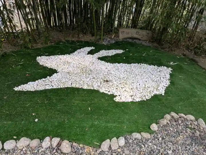 湯倉神社の{uncategorized: "未分類", other: "その他", undefined: "問題あり", building: "その他建物", grave: "お墓", sacred_gate: "鳥居", guardian: "狛犬", statue: "像", buddha: "仏像", history: "歴史", nature: "自然", garden: "庭園", animal: "動物", pagoda: "塔", temizu: "手水舎", mountain_gate: "山門・神門", sanctuary: "本殿・本堂", subordinate: "末社・摂社", art: "芸術", scenery: "景色", jizo: "地蔵", ema: "絵馬", goshuin: "御朱印", omikuji: "おみくじ", items: "授与品その他", amulet: "お守り", goshuincho: "御朱印帳", eats: "食事", festival: "お祭り", votive_dance: "神楽", shichigosan: "七五三参", wedding: "結婚式", experience: "体験その他", initially: "初詣", around: "周辺", anti_infection: "感染症対策"}