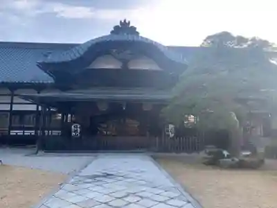 久遠寺の本殿・本堂