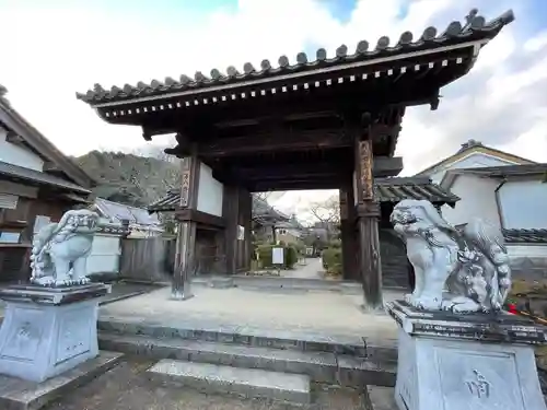 橘寺の山門