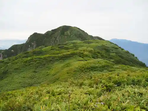 雨飾山北峰の石仏の景色