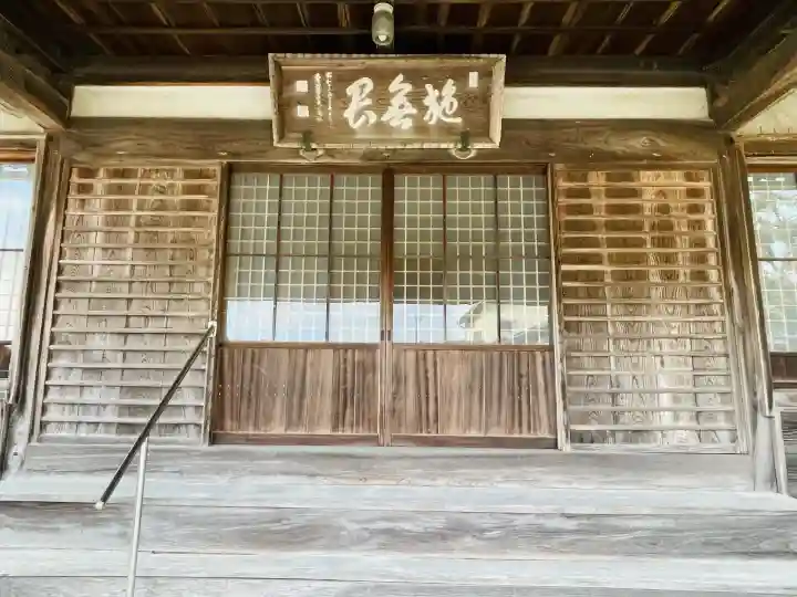観音寺の{uncategorized: "未分類", other: "その他", undefined: "問題あり", building: "その他建物", grave: "お墓", sacred_gate: "鳥居", guardian: "狛犬", statue: "像", buddha: "仏像", history: "歴史", nature: "自然", garden: "庭園", animal: "動物", pagoda: "塔", temizu: "手水舎", mountain_gate: "山門・神門", sanctuary: "本殿・本堂", subordinate: "末社・摂社", art: "芸術", scenery: "景色", jizo: "地蔵", ema: "絵馬", goshuin: "御朱印", omikuji: "おみくじ", items: "授与品その他", amulet: "お守り", goshuincho: "御朱印帳", eats: "食事", festival: "お祭り", votive_dance: "神楽", shichigosan: "七五三参", wedding: "結婚式", experience: "体験その他", initially: "初詣", around: "周辺", anti_infection: "感染症対策"}
