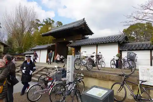 大安寺の山門