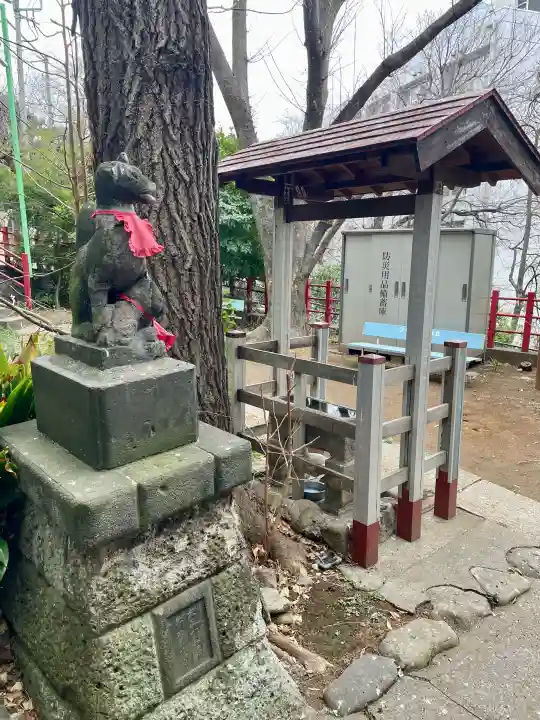 向陵稲荷神社の{uncategorized: "未分類", other: "その他", undefined: "問題あり", building: "その他建物", grave: "お墓", sacred_gate: "鳥居", guardian: "狛犬", statue: "像", buddha: "仏像", history: "歴史", nature: "自然", garden: "庭園", animal: "動物", pagoda: "塔", temizu: "手水舎", mountain_gate: "山門・神門", sanctuary: "本殿・本堂", subordinate: "末社・摂社", art: "芸術", scenery: "景色", jizo: "地蔵", ema: "絵馬", goshuin: "御朱印", omikuji: "おみくじ", items: "授与品その他", amulet: "お守り", goshuincho: "御朱印帳", eats: "食事", festival: "お祭り", votive_dance: "神楽", shichigosan: "七五三参", wedding: "結婚式", experience: "体験その他", initially: "初詣", around: "周辺", anti_infection: "感染症対策"}