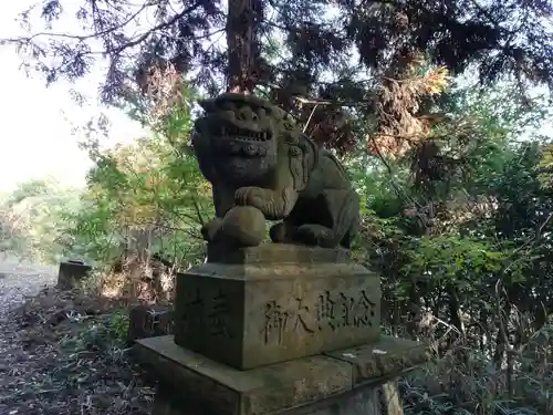 顕國魂神社の狛犬