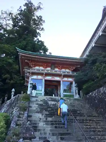 青岸渡寺の山門・神門