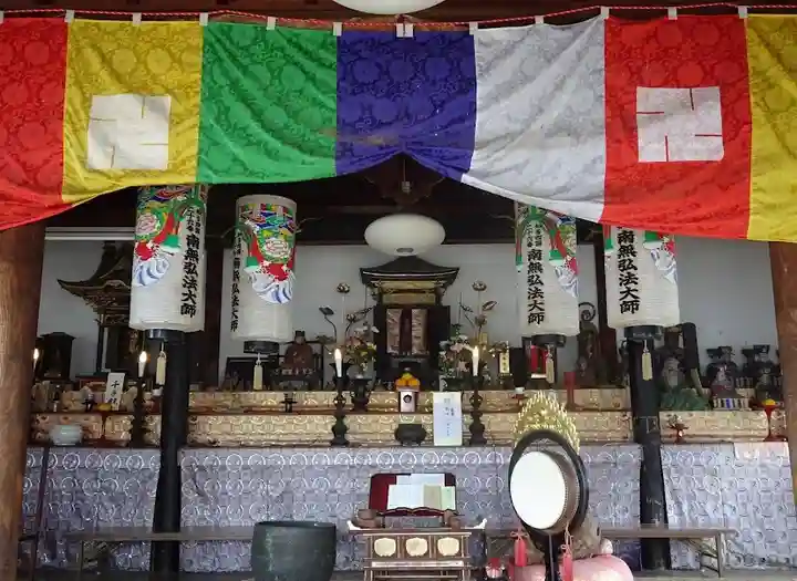 弥勒寺の本殿・本堂