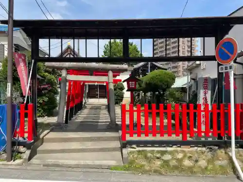 宇佐稲荷大明神の{uncategorized: "未分類", other: "その他", undefined: "問題あり", building: "その他建物", grave: "お墓", sacred_gate: "鳥居", guardian: "狛犬", statue: "像", buddha: "仏像", history: "歴史", nature: "自然", garden: "庭園", animal: "動物", pagoda: "塔", temizu: "手水舎", mountain_gate: "山門・神門", sanctuary: "本殿・本堂", subordinate: "末社・摂社", art: "芸術", scenery: "景色", jizo: "地蔵", ema: "絵馬", goshuin: "御朱印", omikuji: "おみくじ", items: "授与品その他", amulet: "お守り", goshuincho: "御朱印帳", eats: "食事", festival: "お祭り", votive_dance: "神楽", shichigosan: "七五三参", wedding: "結婚式", experience: "体験その他", initially: "初詣", around: "周辺", anti_infection: "感染症対策"}