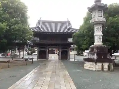 豊川閣　妙厳寺の山門・神門