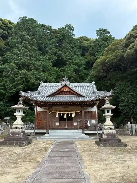 新田神社の本殿・本堂