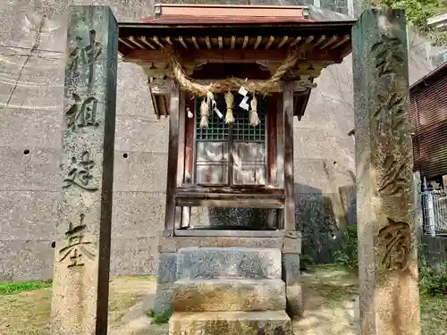 神社(名称不明)の本殿