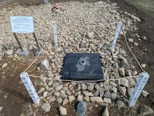 諏訪大社の{uncategorized: "未分類", other: "その他", undefined: "問題あり", building: "その他建物", grave: "お墓", sacred_gate: "鳥居", guardian: "狛犬", statue: "像", buddha: "仏像", history: "歴史", nature: "自然", garden: "庭園", animal: "動物", pagoda: "塔", temizu: "手水舎", mountain_gate: "山門・神門", sanctuary: "本殿・本堂", subordinate: "末社・摂社", art: "芸術", scenery: "景色", jizo: "地蔵", ema: "絵馬", goshuin: "御朱印", omikuji: "おみくじ", items: "授与品その他", amulet: "お守り", goshuincho: "御朱印帳", eats: "食事", festival: "お祭り", votive_dance: "神楽", shichigosan: "七五三参", wedding: "結婚式", experience: "体験その他", initially: "初詣", around: "周辺", anti_infection: "感染症対策"}