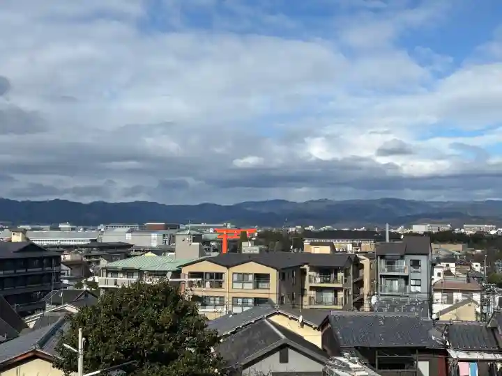 粟田神社の{uncategorized: "未分類", other: "その他", undefined: "問題あり", building: "その他建物", grave: "お墓", sacred_gate: "鳥居", guardian: "狛犬", statue: "像", buddha: "仏像", history: "歴史", nature: "自然", garden: "庭園", animal: "動物", pagoda: "塔", temizu: "手水舎", mountain_gate: "山門・神門", sanctuary: "本殿・本堂", subordinate: "末社・摂社", art: "芸術", scenery: "景色", jizo: "地蔵", ema: "絵馬", goshuin: "御朱印", omikuji: "おみくじ", items: "授与品その他", amulet: "お守り", goshuincho: "御朱印帳", eats: "食事", festival: "お祭り", votive_dance: "神楽", shichigosan: "七五三参", wedding: "結婚式", experience: "体験その他", initially: "初詣", around: "周辺", anti_infection: "感染症対策"}