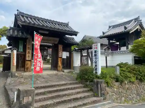 龍象寺の{uncategorized: "未分類", other: "その他", undefined: "問題あり", building: "その他建物", grave: "お墓", sacred_gate: "鳥居", guardian: "狛犬", statue: "像", buddha: "仏像", history: "歴史", nature: "自然", garden: "庭園", animal: "動物", pagoda: "塔", temizu: "手水舎", mountain_gate: "山門・神門", sanctuary: "本殿・本堂", subordinate: "末社・摂社", art: "芸術", scenery: "景色", jizo: "地蔵", ema: "絵馬", goshuin: "御朱印", omikuji: "おみくじ", items: "授与品その他", amulet: "お守り", goshuincho: "御朱印帳", eats: "食事", festival: "お祭り", votive_dance: "神楽", shichigosan: "七五三参", wedding: "結婚式", experience: "体験その他", initially: "初詣", around: "周辺", anti_infection: "感染症対策"}