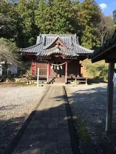 露垂根神社の本殿