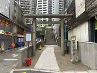 宮益御嶽神社の{uncategorized: "未分類", other: "その他", undefined: "問題あり", building: "その他建物", grave: "お墓", sacred_gate: "鳥居", guardian: "狛犬", statue: "像", buddha: "仏像", history: "歴史", nature: "自然", garden: "庭園", animal: "動物", pagoda: "塔", temizu: "手水舎", mountain_gate: "山門・神門", sanctuary: "本殿・本堂", subordinate: "末社・摂社", art: "芸術", scenery: "景色", jizo: "地蔵", ema: "絵馬", goshuin: "御朱印", omikuji: "おみくじ", items: "授与品その他", amulet: "お守り", goshuincho: "御朱印帳", eats: "食事", festival: "お祭り", votive_dance: "神楽", shichigosan: "七五三参", wedding: "結婚式", experience: "体験その他", initially: "初詣", around: "周辺", anti_infection: "感染症対策"}