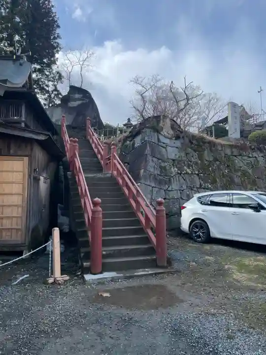 櫻山神社の{uncategorized: "未分類", other: "その他", undefined: "問題あり", building: "その他建物", grave: "お墓", sacred_gate: "鳥居", guardian: "狛犬", statue: "像", buddha: "仏像", history: "歴史", nature: "自然", garden: "庭園", animal: "動物", pagoda: "塔", temizu: "手水舎", mountain_gate: "山門・神門", sanctuary: "本殿・本堂", subordinate: "末社・摂社", art: "芸術", scenery: "景色", jizo: "地蔵", ema: "絵馬", goshuin: "御朱印", omikuji: "おみくじ", items: "授与品その他", amulet: "お守り", goshuincho: "御朱印帳", eats: "食事", festival: "お祭り", votive_dance: "神楽", shichigosan: "七五三参", wedding: "結婚式", experience: "体験その他", initially: "初詣", around: "周辺", anti_infection: "感染症対策"}