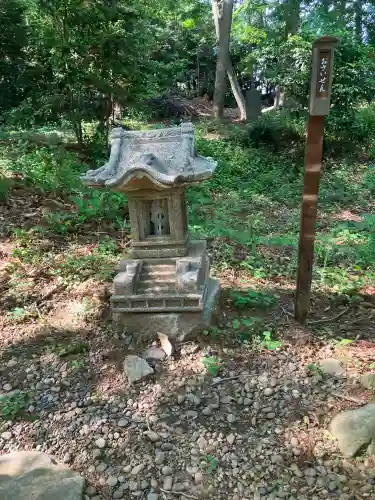 結城諏訪神社の{uncategorized: "未分類", other: "その他", undefined: "問題あり", building: "その他建物", grave: "お墓", sacred_gate: "鳥居", guardian: "狛犬", statue: "像", buddha: "仏像", history: "歴史", nature: "自然", garden: "庭園", animal: "動物", pagoda: "塔", temizu: "手水舎", mountain_gate: "山門・神門", sanctuary: "本殿・本堂", subordinate: "末社・摂社", art: "芸術", scenery: "景色", jizo: "地蔵", ema: "絵馬", goshuin: "御朱印", omikuji: "おみくじ", items: "授与品その他", amulet: "お守り", goshuincho: "御朱印帳", eats: "食事", festival: "お祭り", votive_dance: "神楽", shichigosan: "七五三参", wedding: "結婚式", experience: "体験その他", initially: "初詣", around: "周辺", anti_infection: "感染症対策"}
