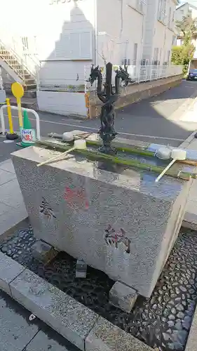 成田山横浜別院延命院の手水舎