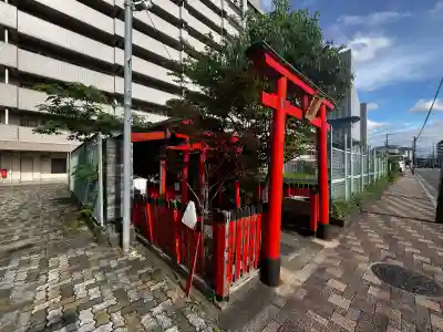 三ツ梅稲荷大神の{uncategorized: "未分類", other: "その他", undefined: "問題あり", building: "その他建物", grave: "お墓", sacred_gate: "鳥居", guardian: "狛犬", statue: "像", buddha: "仏像", history: "歴史", nature: "自然", garden: "庭園", animal: "動物", pagoda: "塔", temizu: "手水舎", mountain_gate: "山門・神門", sanctuary: "本殿・本堂", subordinate: "末社・摂社", art: "芸術", scenery: "景色", jizo: "地蔵", ema: "絵馬", goshuin: "御朱印", omikuji: "おみくじ", items: "授与品その他", amulet: "お守り", goshuincho: "御朱印帳", eats: "食事", festival: "お祭り", votive_dance: "神楽", shichigosan: "七五三参", wedding: "結婚式", experience: "体験その他", initially: "初詣", around: "周辺", anti_infection: "感染症対策"}