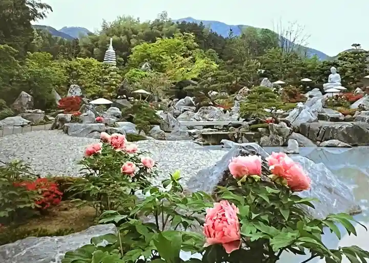 當麻寺奥院の{uncategorized: "未分類", other: "その他", undefined: "問題あり", building: "その他建物", grave: "お墓", sacred_gate: "鳥居", guardian: "狛犬", statue: "像", buddha: "仏像", history: "歴史", nature: "自然", garden: "庭園", animal: "動物", pagoda: "塔", temizu: "手水舎", mountain_gate: "山門・神門", sanctuary: "本殿・本堂", subordinate: "末社・摂社", art: "芸術", scenery: "景色", jizo: "地蔵", ema: "絵馬", goshuin: "御朱印", omikuji: "おみくじ", items: "授与品その他", amulet: "お守り", goshuincho: "御朱印帳", eats: "食事", festival: "お祭り", votive_dance: "神楽", shichigosan: "七五三参", wedding: "結婚式", experience: "体験その他", initially: "初詣", around: "周辺", anti_infection: "感染症対策"}