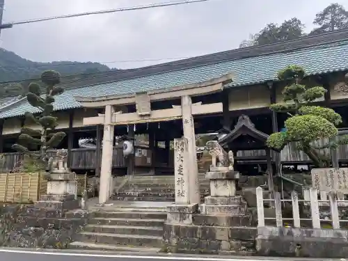 火走神社の{uncategorized: "未分類", other: "その他", undefined: "問題あり", building: "その他建物", grave: "お墓", sacred_gate: "鳥居", guardian: "狛犬", statue: "像", buddha: "仏像", history: "歴史", nature: "自然", garden: "庭園", animal: "動物", pagoda: "塔", temizu: "手水舎", mountain_gate: "山門・神門", sanctuary: "本殿・本堂", subordinate: "末社・摂社", art: "芸術", scenery: "景色", jizo: "地蔵", ema: "絵馬", goshuin: "御朱印", omikuji: "おみくじ", items: "授与品その他", amulet: "お守り", goshuincho: "御朱印帳", eats: "食事", festival: "お祭り", votive_dance: "神楽", shichigosan: "七五三参", wedding: "結婚式", experience: "体験その他", initially: "初詣", around: "周辺", anti_infection: "感染症対策"}