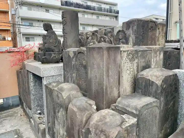 長寿寺の{uncategorized: "未分類", other: "その他", undefined: "問題あり", building: "その他建物", grave: "お墓", sacred_gate: "鳥居", guardian: "狛犬", statue: "像", buddha: "仏像", history: "歴史", nature: "自然", garden: "庭園", animal: "動物", pagoda: "塔", temizu: "手水舎", mountain_gate: "山門・神門", sanctuary: "本殿・本堂", subordinate: "末社・摂社", art: "芸術", scenery: "景色", jizo: "地蔵", ema: "絵馬", goshuin: "御朱印", omikuji: "おみくじ", items: "授与品その他", amulet: "お守り", goshuincho: "御朱印帳", eats: "食事", festival: "お祭り", votive_dance: "神楽", shichigosan: "七五三参", wedding: "結婚式", experience: "体験その他", initially: "初詣", around: "周辺", anti_infection: "感染症対策"}