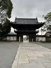 魚吹八幡神社の山門