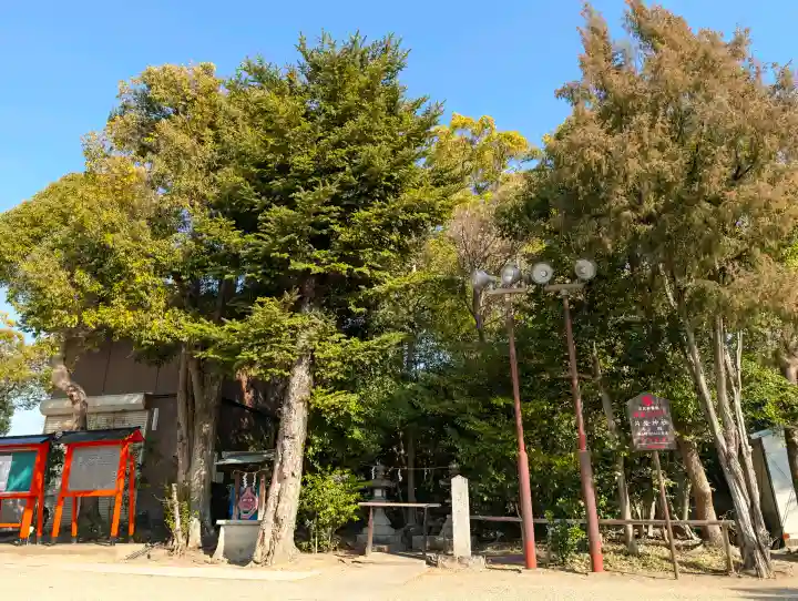 片埜神社の{uncategorized: "未分類", other: "その他", undefined: "問題あり", building: "その他建物", grave: "お墓", sacred_gate: "鳥居", guardian: "狛犬", statue: "像", buddha: "仏像", history: "歴史", nature: "自然", garden: "庭園", animal: "動物", pagoda: "塔", temizu: "手水舎", mountain_gate: "山門・神門", sanctuary: "本殿・本堂", subordinate: "末社・摂社", art: "芸術", scenery: "景色", jizo: "地蔵", ema: "絵馬", goshuin: "御朱印", omikuji: "おみくじ", items: "授与品その他", amulet: "お守り", goshuincho: "御朱印帳", eats: "食事", festival: "お祭り", votive_dance: "神楽", shichigosan: "七五三参", wedding: "結婚式", experience: "体験その他", initially: "初詣", around: "周辺", anti_infection: "感染症対策"}