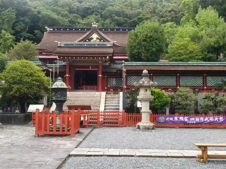 紀州東照宮の{uncategorized: "未分類", other: "その他", undefined: "問題あり", building: "その他建物", grave: "お墓", sacred_gate: "鳥居", guardian: "狛犬", statue: "像", buddha: "仏像", history: "歴史", nature: "自然", garden: "庭園", animal: "動物", pagoda: "塔", temizu: "手水舎", mountain_gate: "山門・神門", sanctuary: "本殿・本堂", subordinate: "末社・摂社", art: "芸術", scenery: "景色", jizo: "地蔵", ema: "絵馬", goshuin: "御朱印", omikuji: "おみくじ", items: "授与品その他", amulet: "お守り", goshuincho: "御朱印帳", eats: "食事", festival: "お祭り", votive_dance: "神楽", shichigosan: "七五三参", wedding: "結婚式", experience: "体験その他", initially: "初詣", around: "周辺", anti_infection: "感染症対策"}