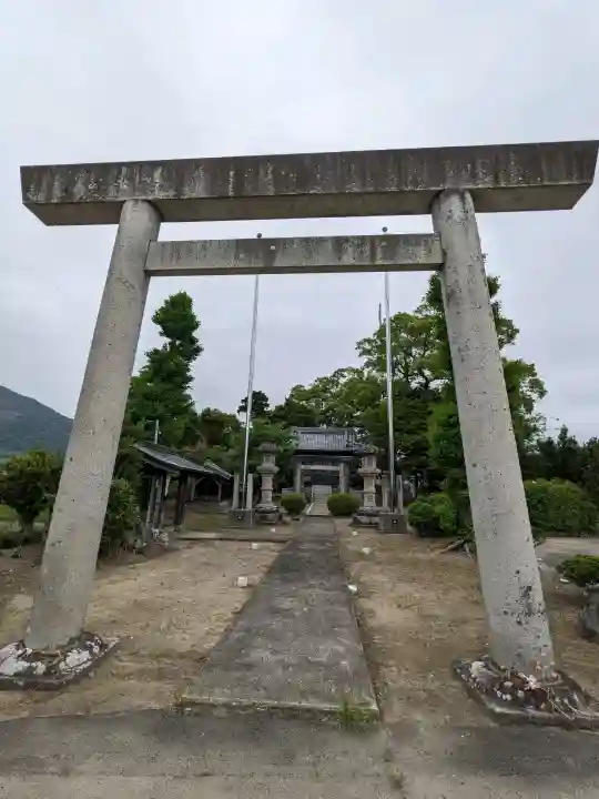 神明神社(南濃町吉田)の{uncategorized: "未分類", other: "その他", undefined: "問題あり", building: "その他建物", grave: "お墓", sacred_gate: "鳥居", guardian: "狛犬", statue: "像", buddha: "仏像", history: "歴史", nature: "自然", garden: "庭園", animal: "動物", pagoda: "塔", temizu: "手水舎", mountain_gate: "山門・神門", sanctuary: "本殿・本堂", subordinate: "末社・摂社", art: "芸術", scenery: "景色", jizo: "地蔵", ema: "絵馬", goshuin: "御朱印", omikuji: "おみくじ", items: "授与品その他", amulet: "お守り", goshuincho: "御朱印帳", eats: "食事", festival: "お祭り", votive_dance: "神楽", shichigosan: "七五三参", wedding: "結婚式", experience: "体験その他", initially: "初詣", around: "周辺", anti_infection: "感染症対策"}
